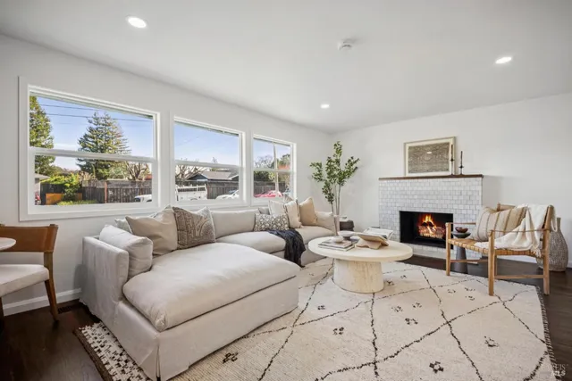 $1,249,000 | 3 Fabian Court, Novato, CA 94947