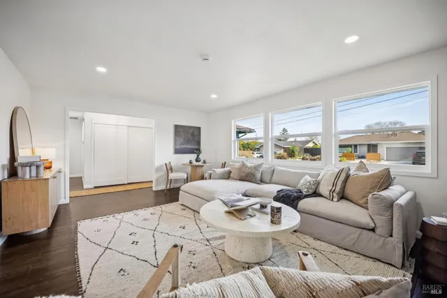 $1,249,000 | 3 Fabian Court, Novato, CA 94947