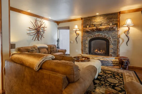 $804,000 | 221 Canyon Boulevard, Unit 137, Mammoth Lakes, CA 93546