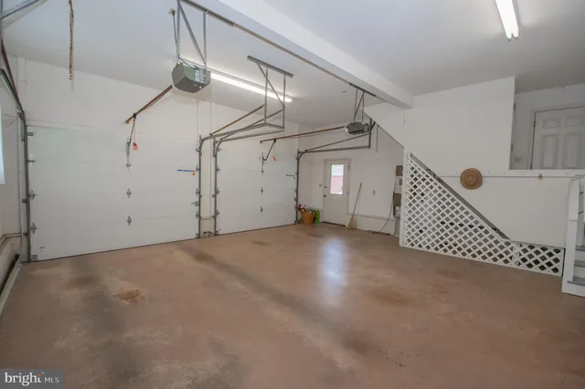 a view of a garage