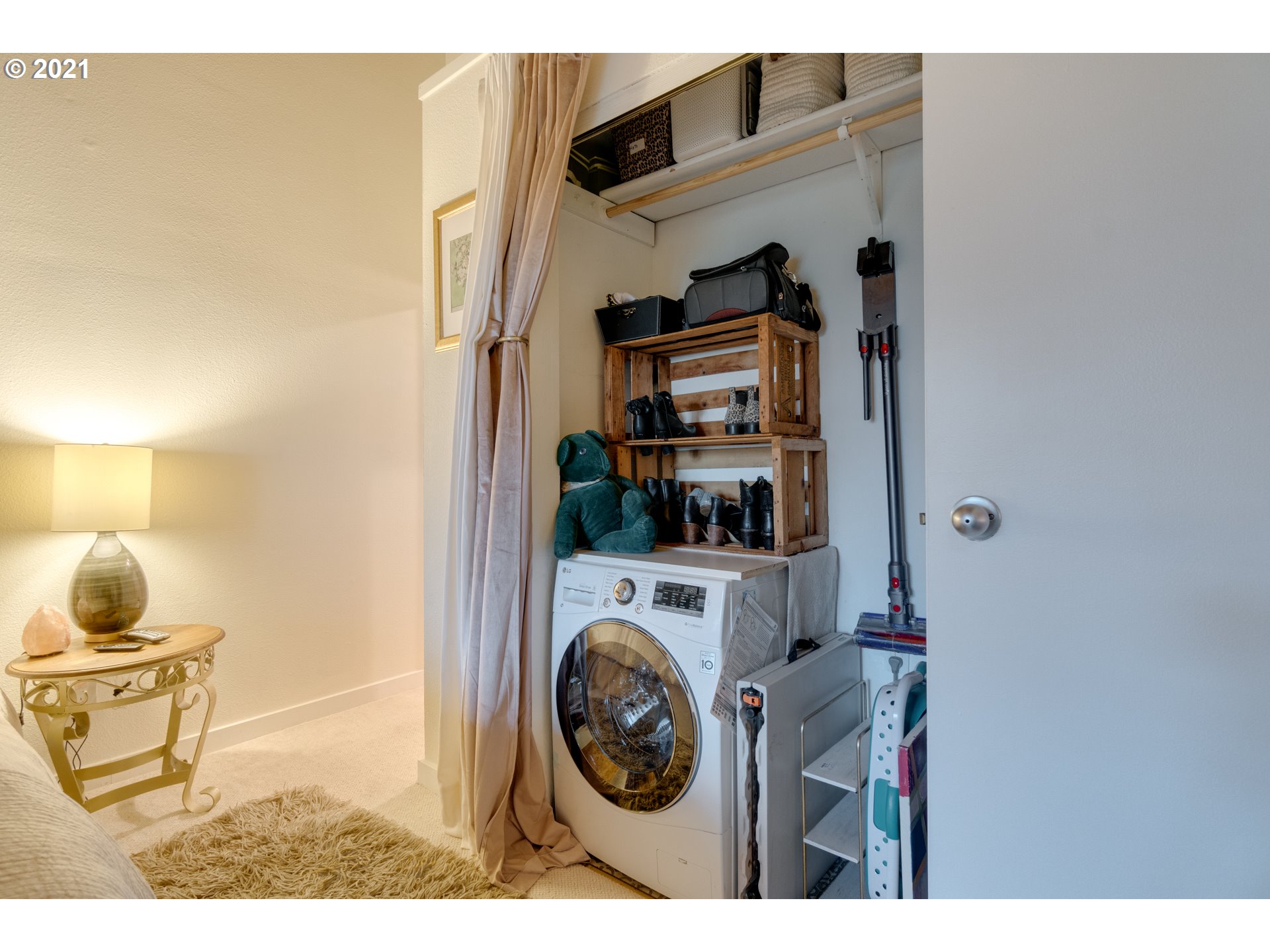 7522 Southwest Barnes Road, Unit B Portland, OR 97225 - Photo 20 of 31 Laundry
