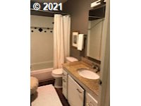 7522 Southwest Barnes Road, Unit B Portland, OR 97225 - Photo 23 of 31 Gallery Image 23