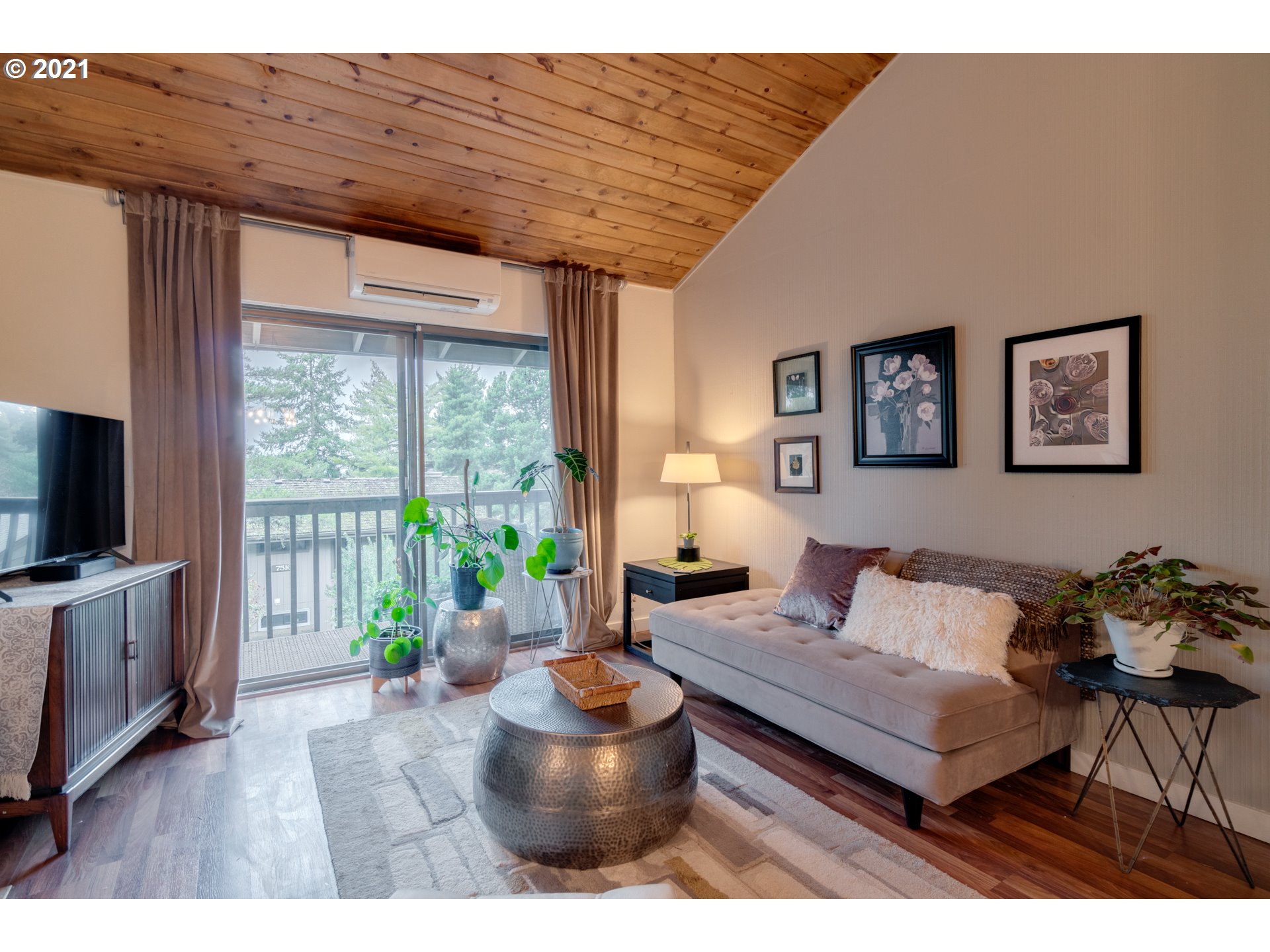 7522 Southwest Barnes Road, Unit B Portland, OR 97225 - Photo 3 of 31 Gallery Image 3