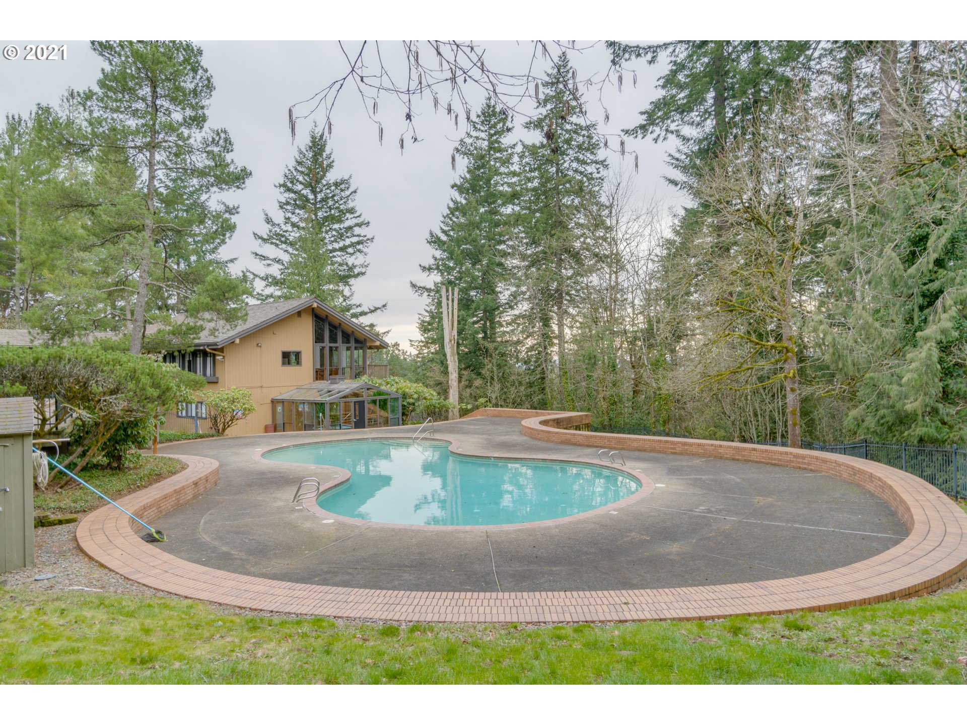 7522 Southwest Barnes Road, Unit B Portland, OR 97225 - Photo 31 of 31 Swimming Pool