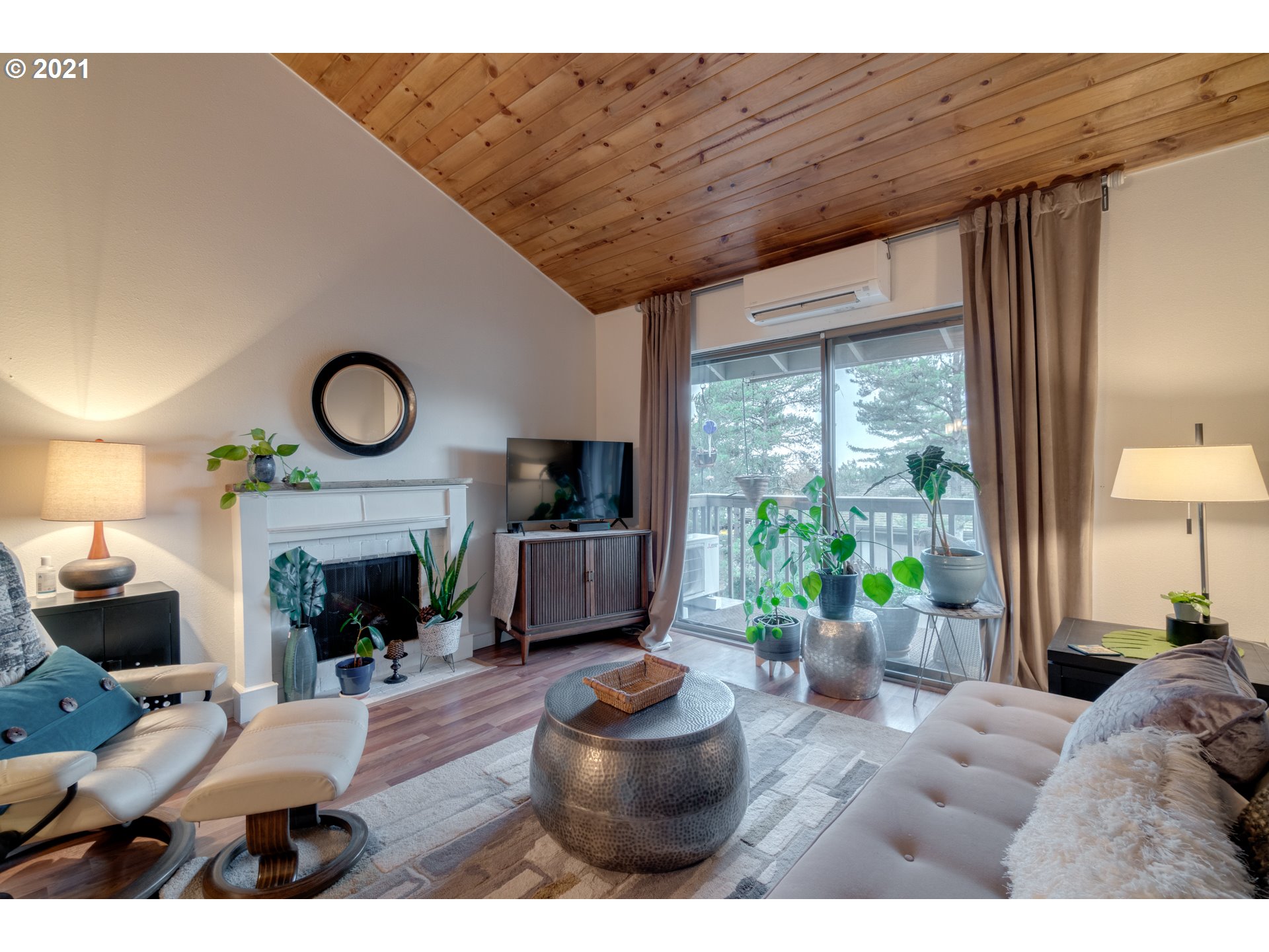 7522 Southwest Barnes Road, Unit B Portland, OR 97225 - Photo 4 of 31 Gallery Image 4