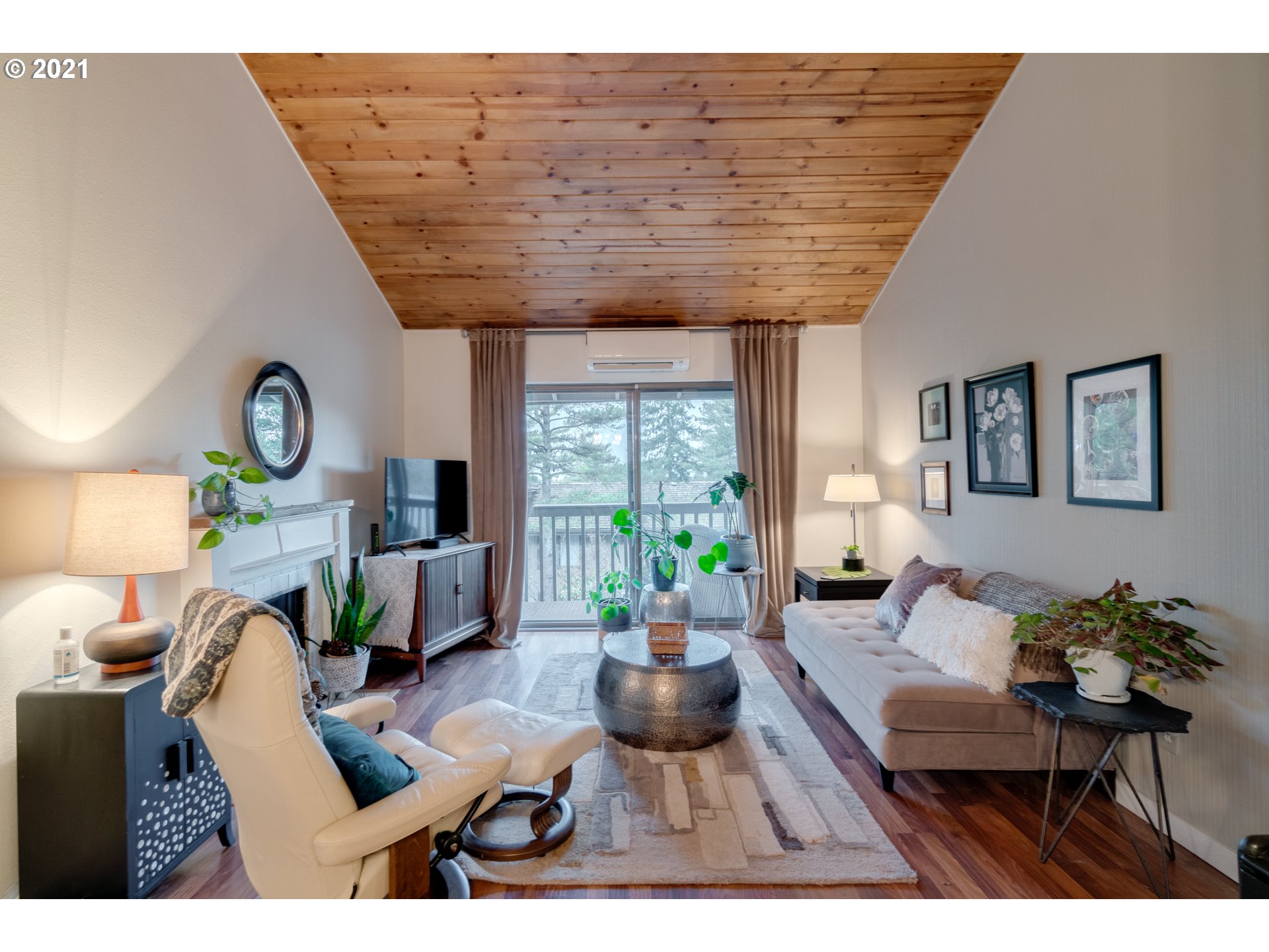 7522 Southwest Barnes Road, Unit B Portland, OR 97225 - Photo 6 of 31 Gallery Image 6