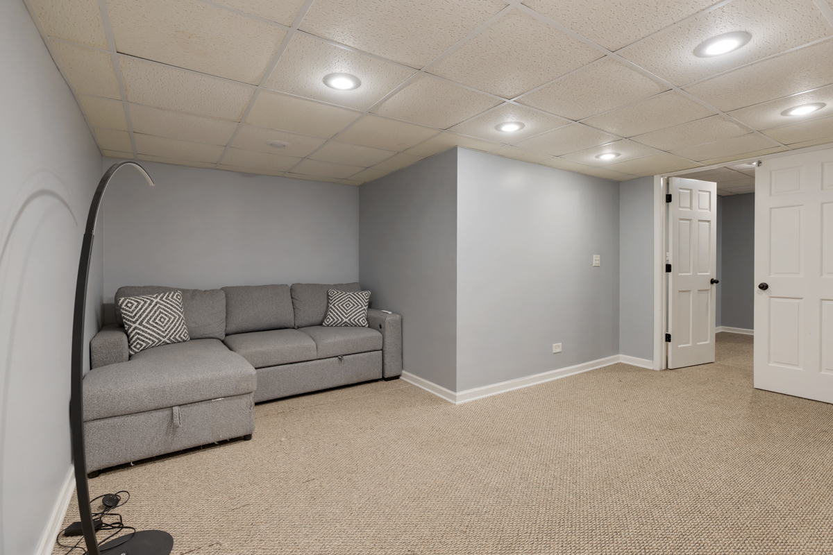 24854 Buttercup Lane Manhattan, IL 60442 - Photo 30 of 36 a living room with furniture and a ceiling fan