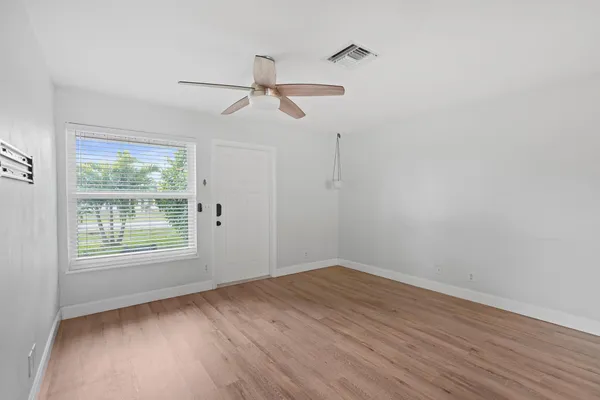 $2,300 | 9 Robalo Court, North Palm Beach, FL 33408