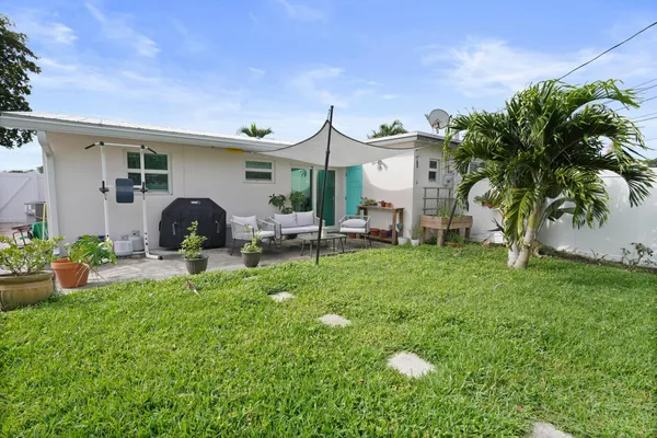 $2,300 | 9 Robalo Court, North Palm Beach, FL 33408