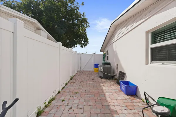 $2,300 | 9 Robalo Court, North Palm Beach, FL 33408