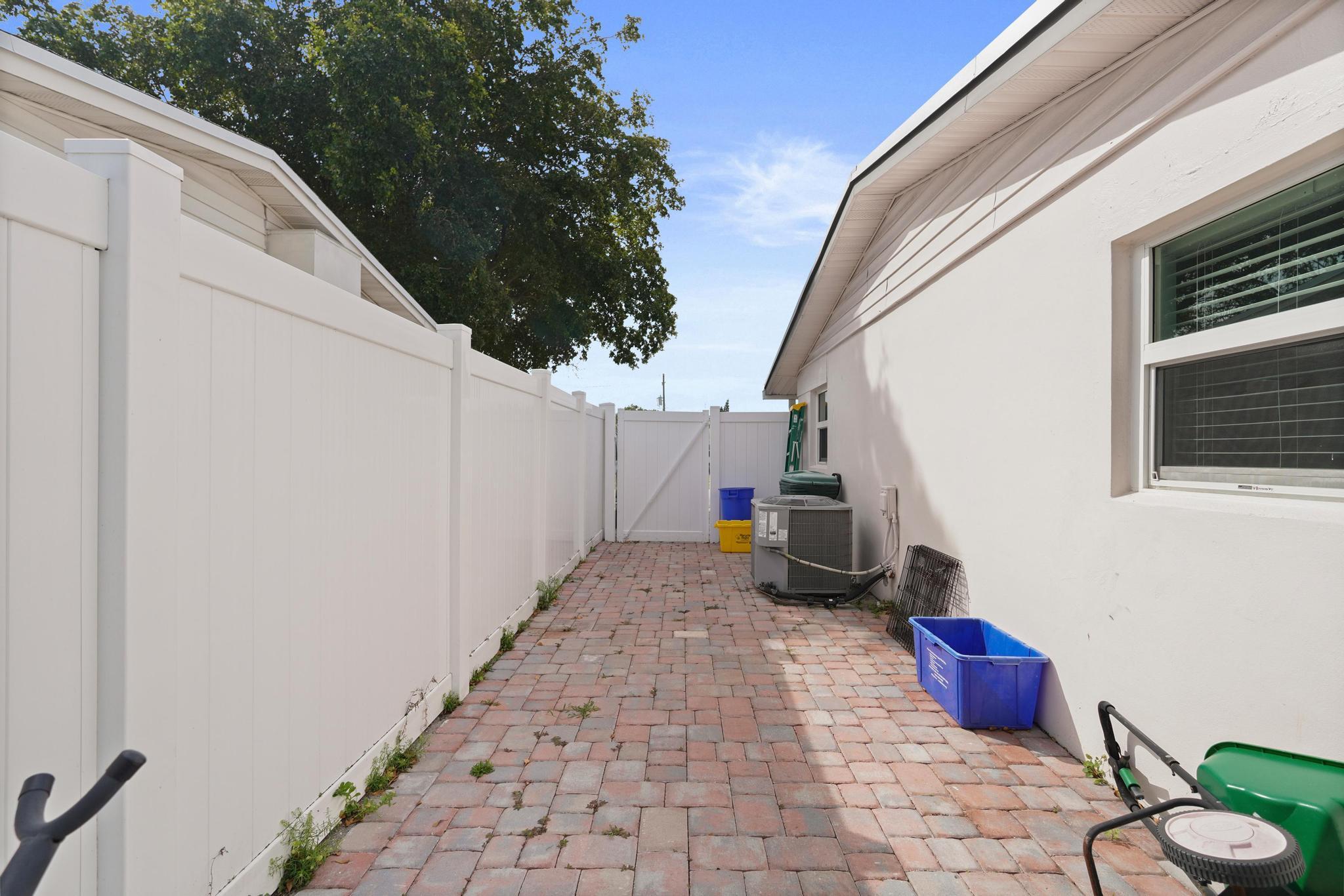 9 Robalo Court North Palm Beach, FL 33408 - Photo 23 of 23 DSC07794_1