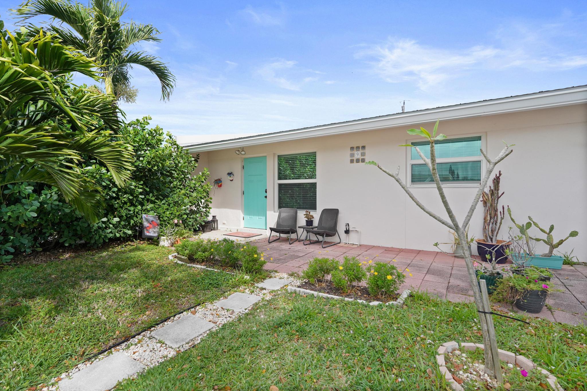 9 Robalo Court North Palm Beach, FL 33408 - Photo 3 of 23 DSC07809_1