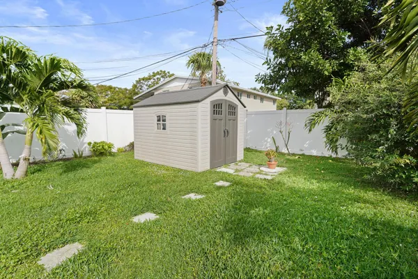 $2,300 | 9 Robalo Court, North Palm Beach, FL 33408