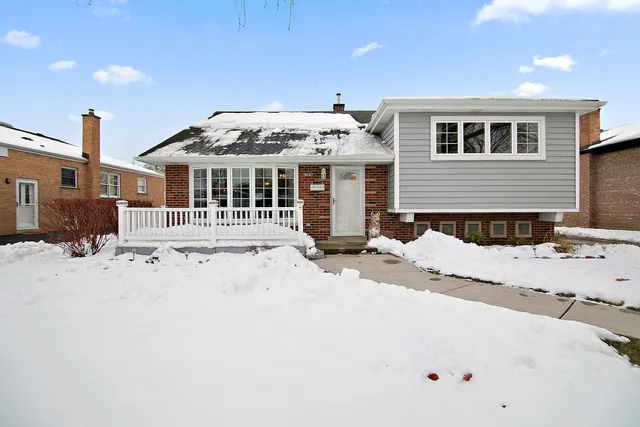 $394,900 | 10137 Buell Court, Oak Lawn, IL 60453