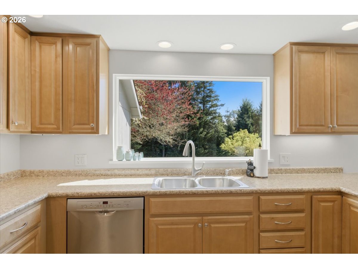 855 Perrydale Road Dallas, OR 97338 - Photo 14 of 41