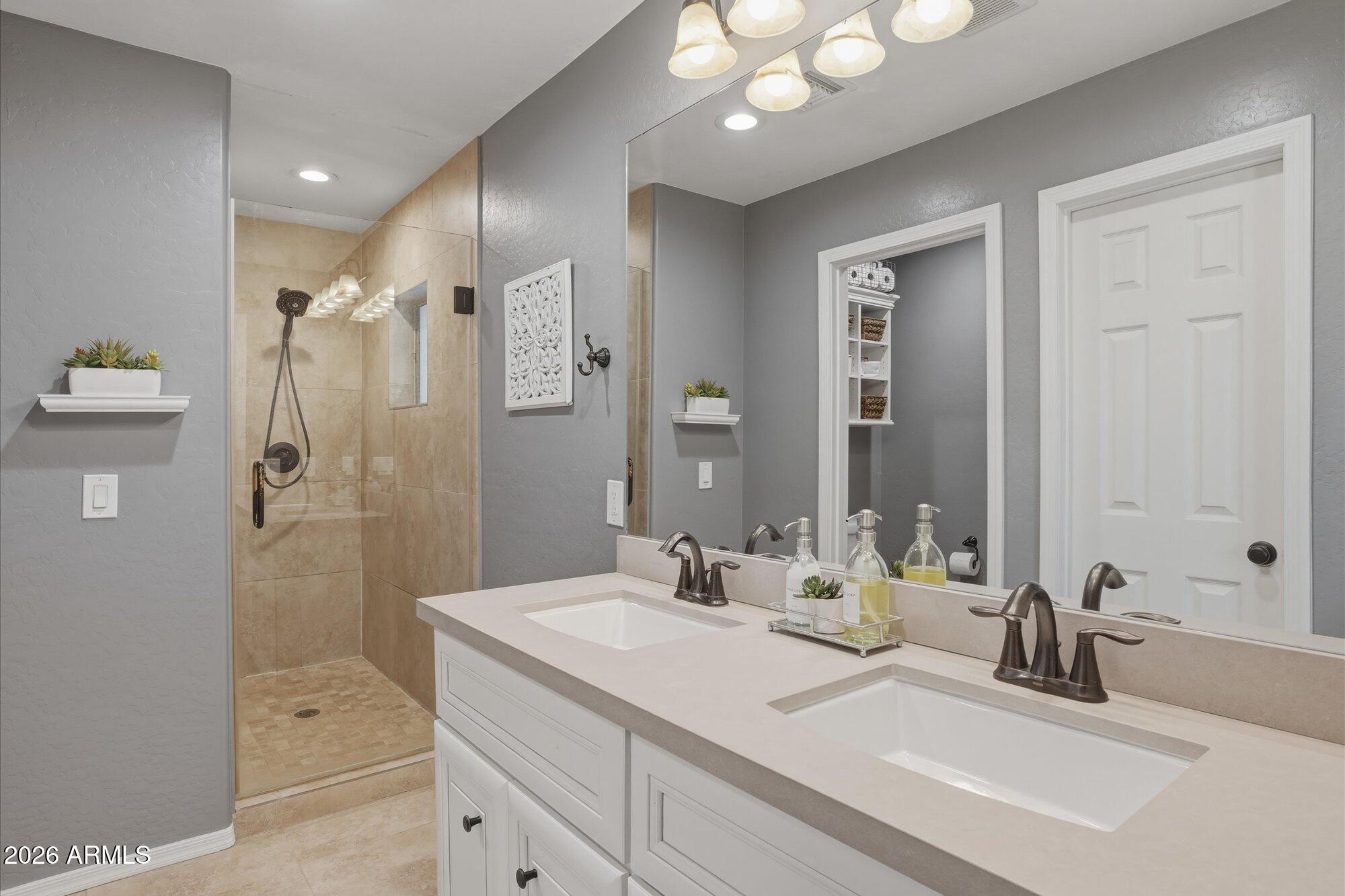5008 East Bloomfield Road Scottsdale, AZ 85254 - Photo 13 of 25 Primary Bathroom