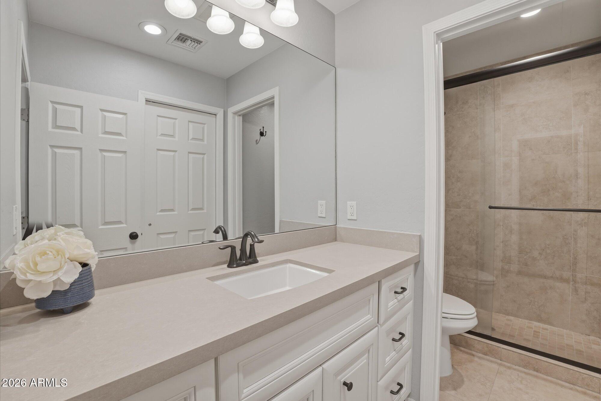 5008 East Bloomfield Road Scottsdale, AZ 85254 - Photo 17 of 25 Jack n Jill Bathroom