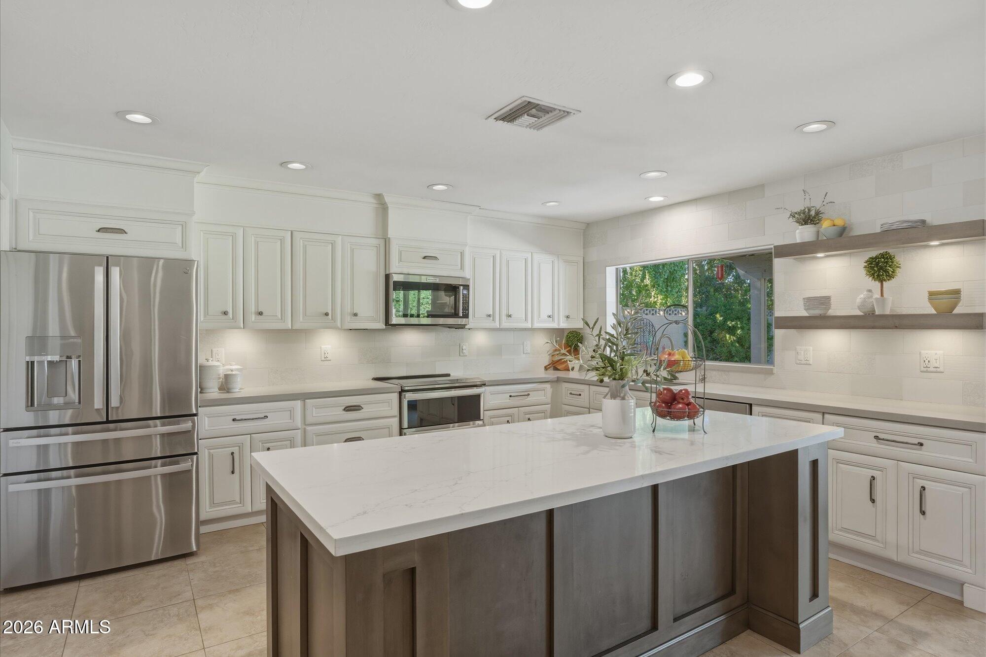 5008 East Bloomfield Road Scottsdale, AZ 85254 - Photo 10 of 25 Kitchen