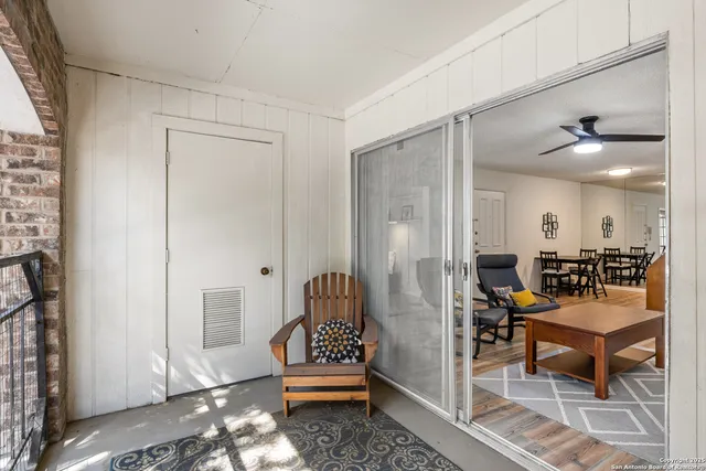 a view of a livingroom with furniture and a livingroom