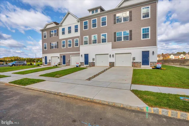 a view of building with yard