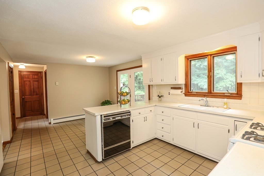 24 Marlboro Road Georgetown, MA 01833 - Photo 11 of 29 Gallery Image 11