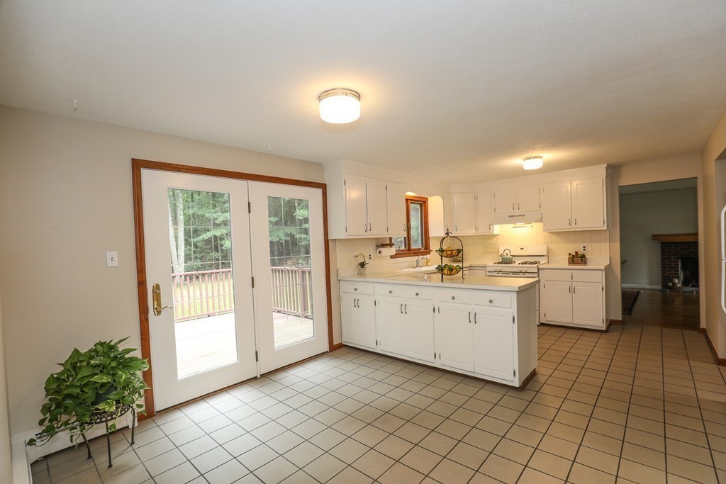24 Marlboro Road Georgetown, MA 01833 - Photo 7 of 29 Gallery Image 7