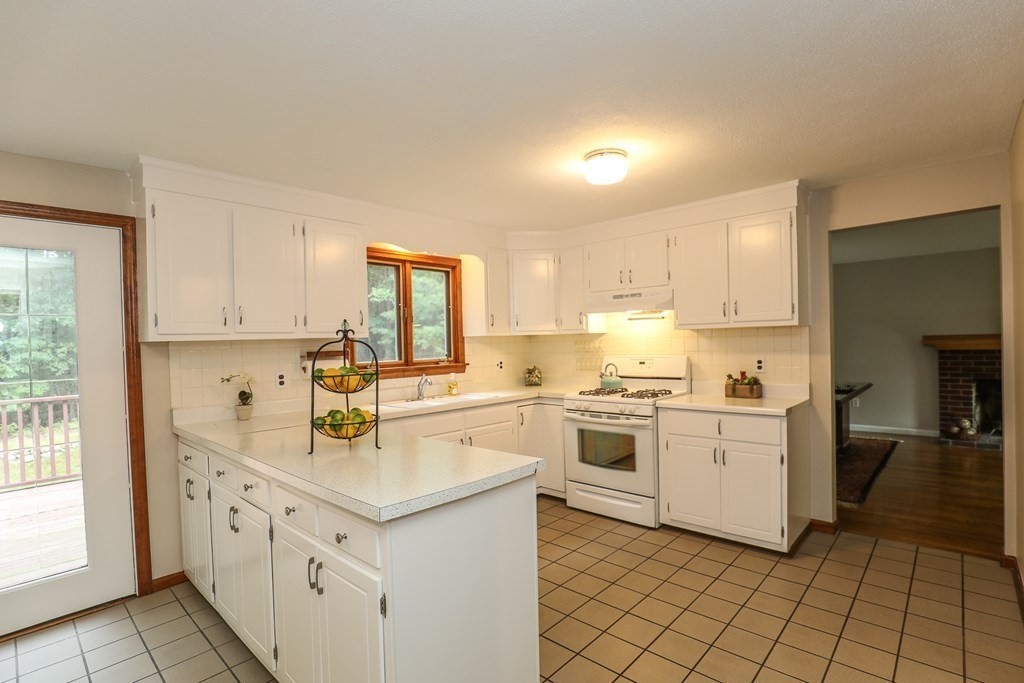 24 Marlboro Road Georgetown, MA 01833 - Photo 8 of 29 Gallery Image 8