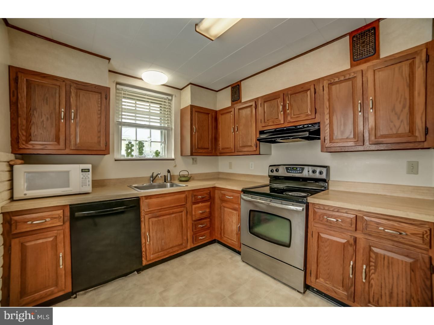 1435 Dorchester Road Havertown, PA 19083 - Photo 6 of 14 Gallery Image 6