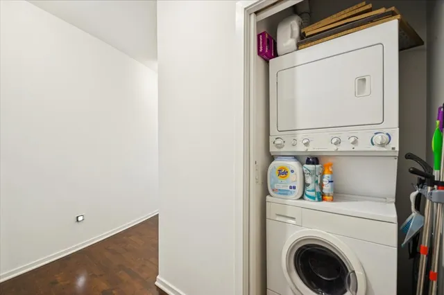 $3,950 | 123 South Green Street, Unit 803B, Chicago, IL 60607