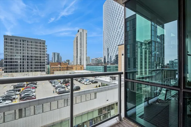 $3,950 | 123 South Green Street, Unit 803B, Chicago, IL 60607