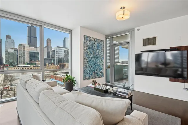 $3,950 | 123 South Green Street, Unit 803B, Chicago, IL 60607