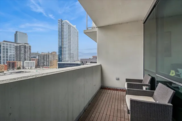 $3,950 | 123 South Green Street, Unit 803B, Chicago, IL 60607