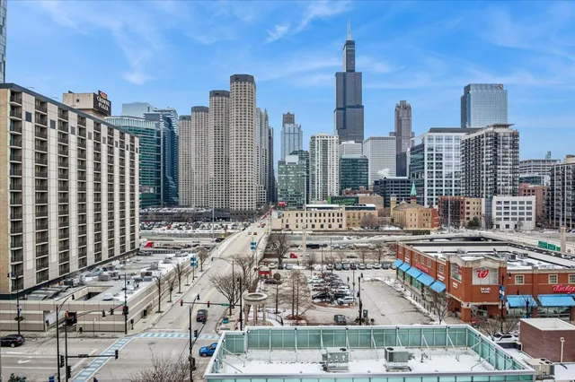 $3,950 | 123 South Green Street, Unit 803B, Chicago, IL 60607