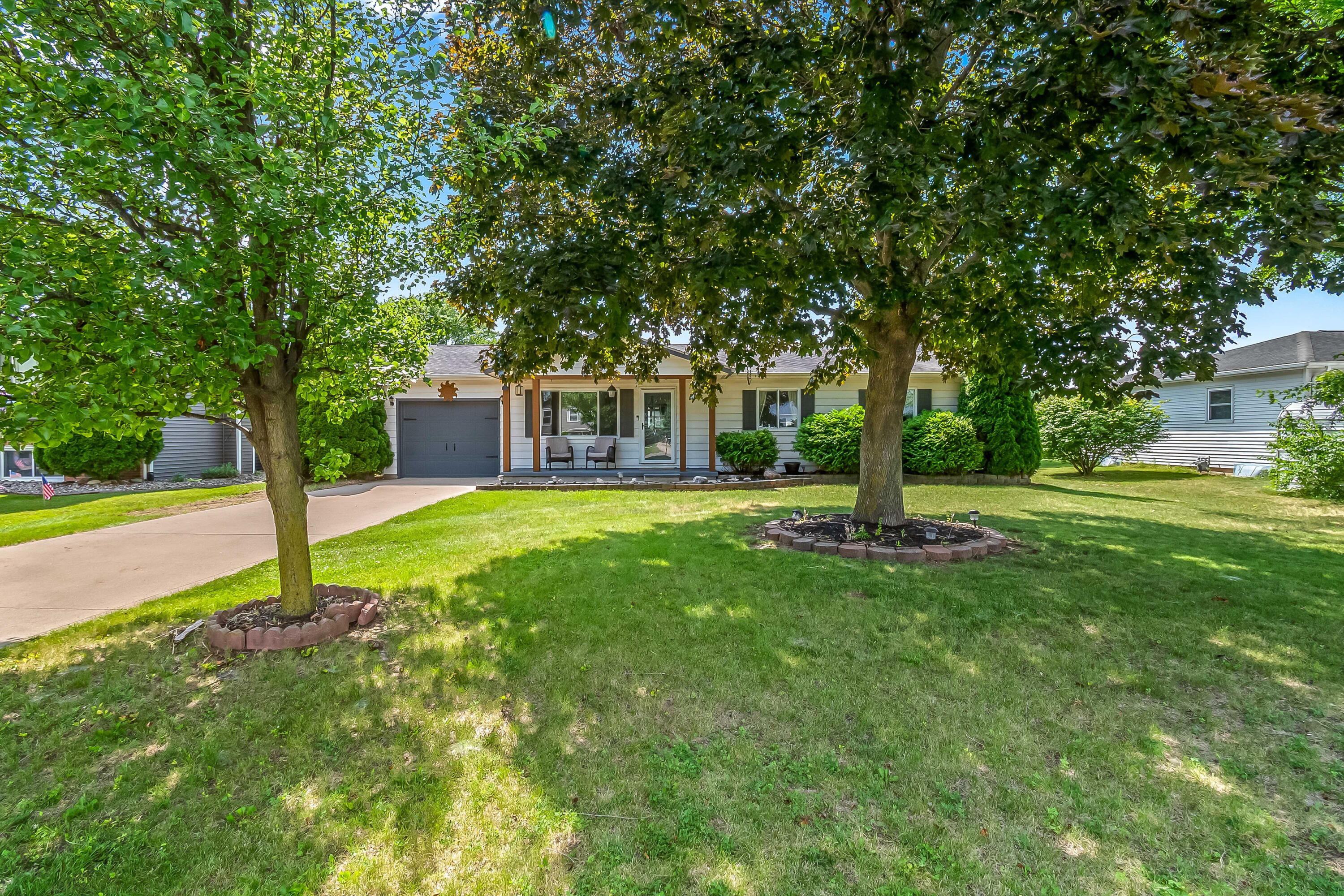406 Gerald Street Quincy, MI 49082 - Photo 2 of 36 IMG_1021