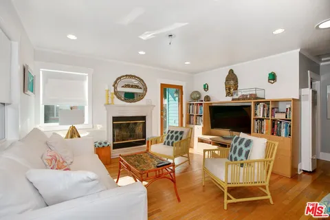 $1,700,000 | 619 Milwood Avenue, Venice, CA 90291