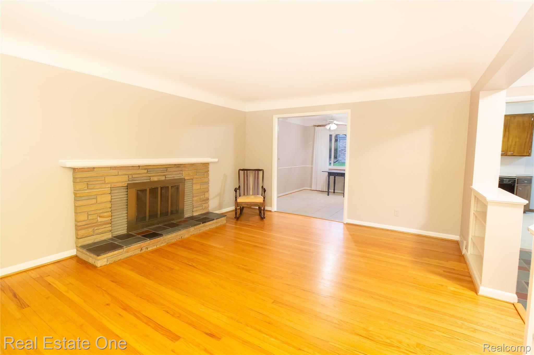 1430 Gracedale Drive Rochester, MI 48309 - Photo 17 of 31 LivingRoom_4 (3).jpg