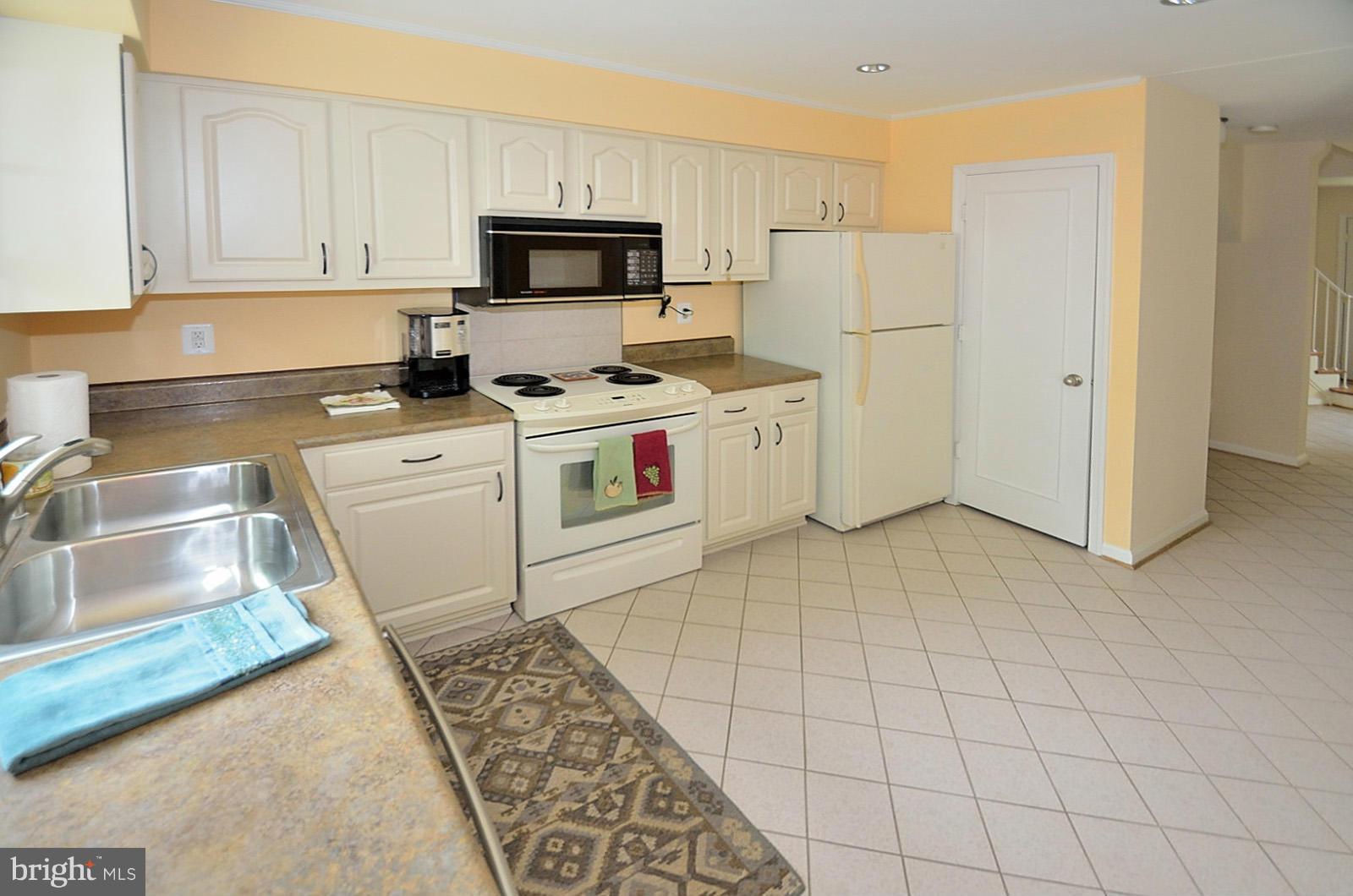5942 Seabright Road Springfield, VA 22152 - Photo 11 of 24 Kitchen