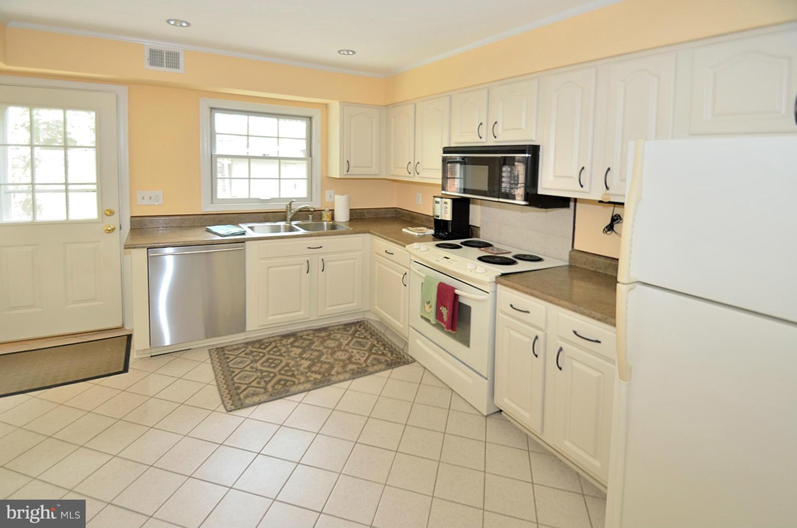 5942 Seabright Road Springfield, VA 22152 - Photo 12 of 24 Kitchen