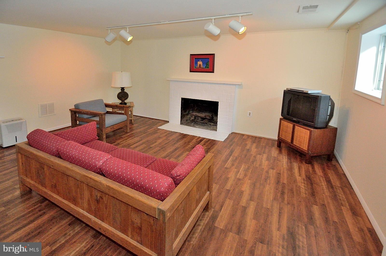 5942 Seabright Road Springfield, VA 22152 - Photo 19 of 24 Family Room