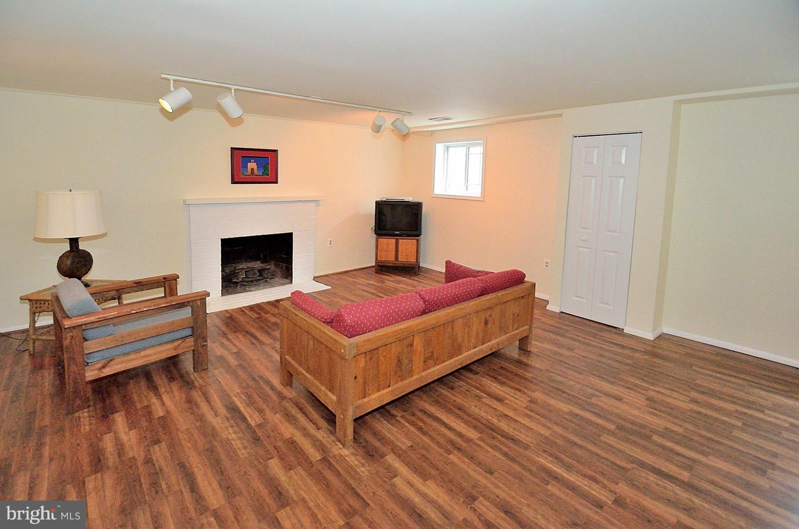 5942 Seabright Road Springfield, VA 22152 - Photo 20 of 24 Family Room