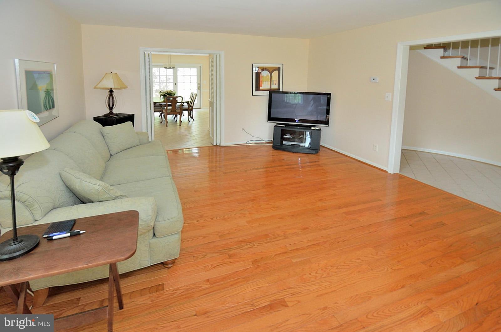 5942 Seabright Road Springfield, VA 22152 - Photo 6 of 24 Living Room