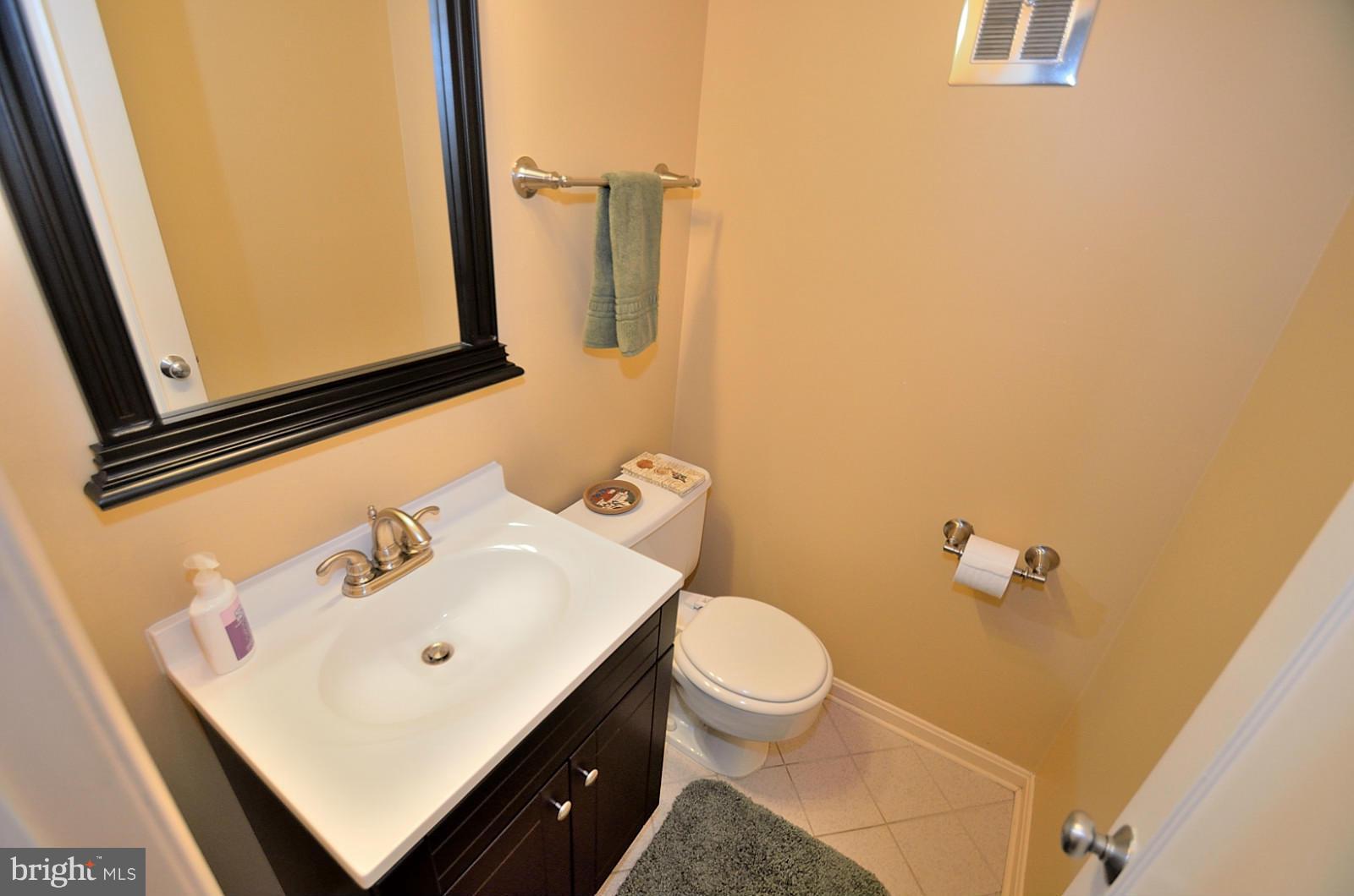 5942 Seabright Road Springfield, VA 22152 - Photo 9 of 24 Bath