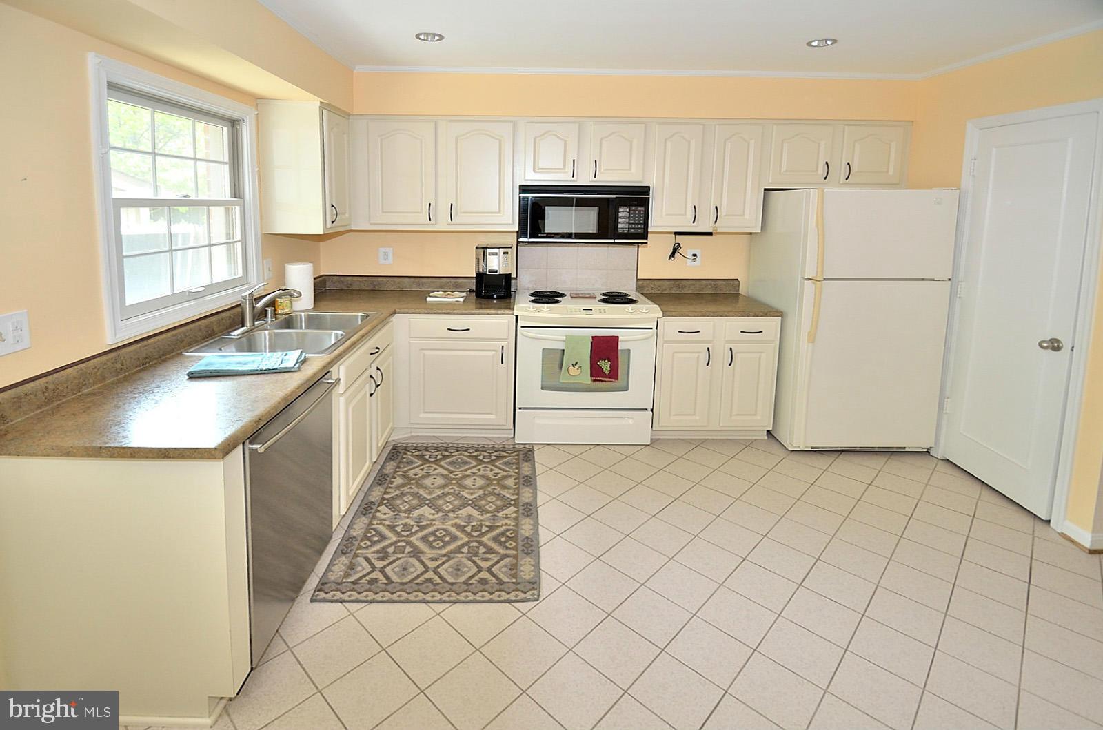 5942 Seabright Road Springfield, VA 22152 - Photo 10 of 24 Kitchen