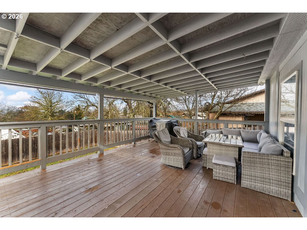 265 Southeast Grape Avenue Winston, OR 97496 - Photo 15 of 31