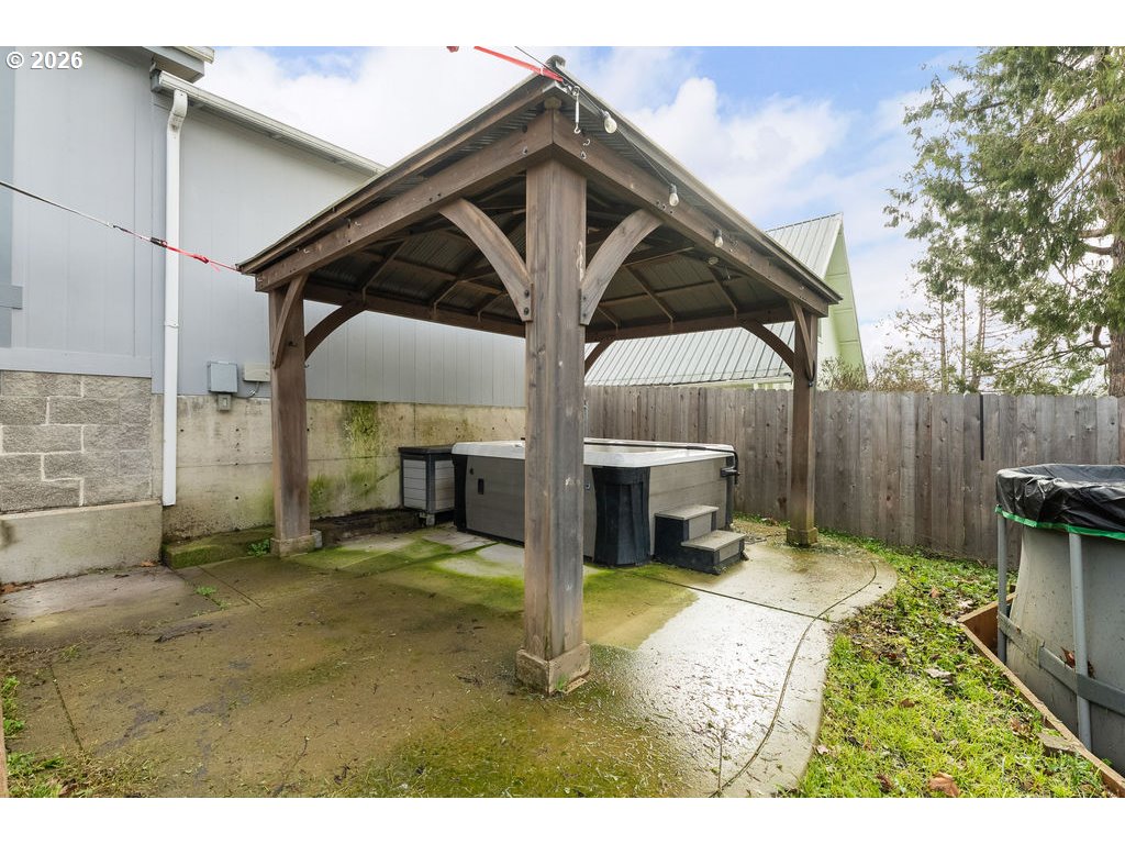 265 Southeast Grape Avenue Winston, OR 97496 - Photo 19 of 31