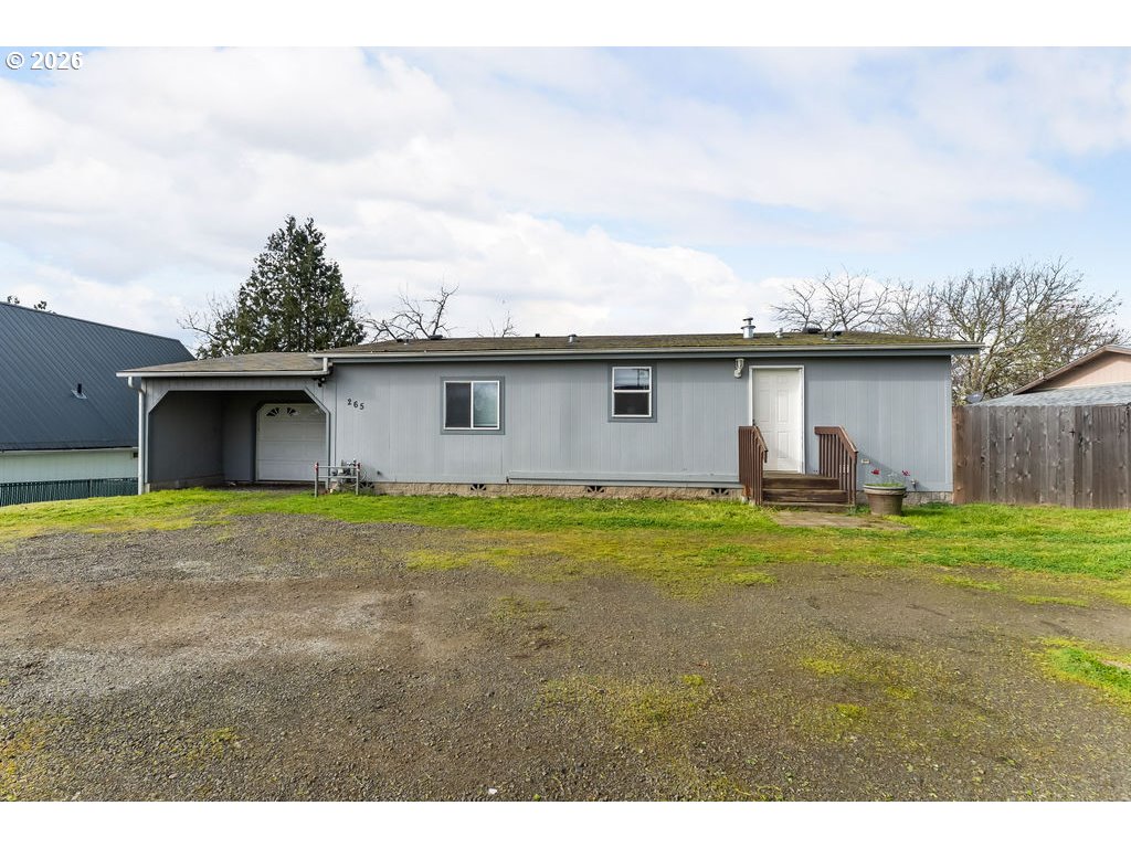 265 Southeast Grape Avenue Winston, OR 97496 - Photo 2 of 31