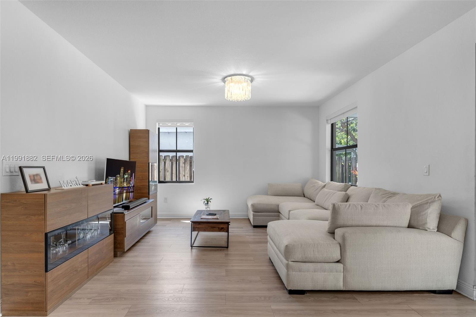 9761 Northwest 9th Street Miami, FL 33172 - Photo 12 of 29