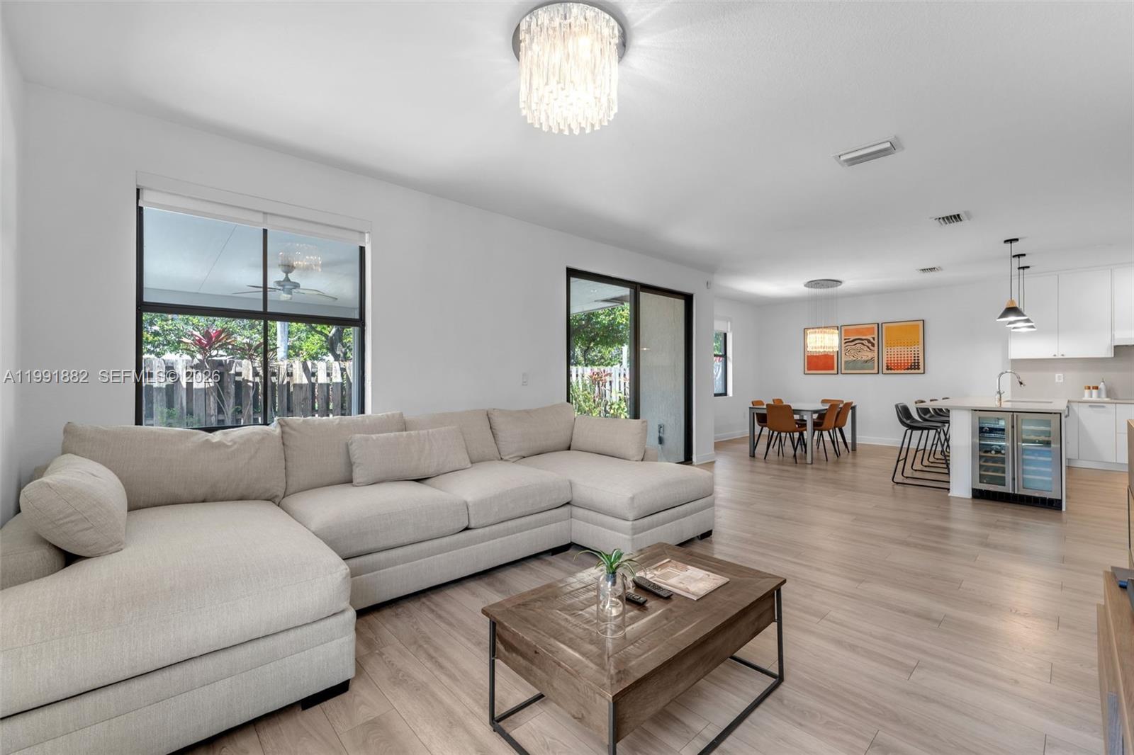 9761 Northwest 9th Street Miami, FL 33172 - Photo 13 of 29