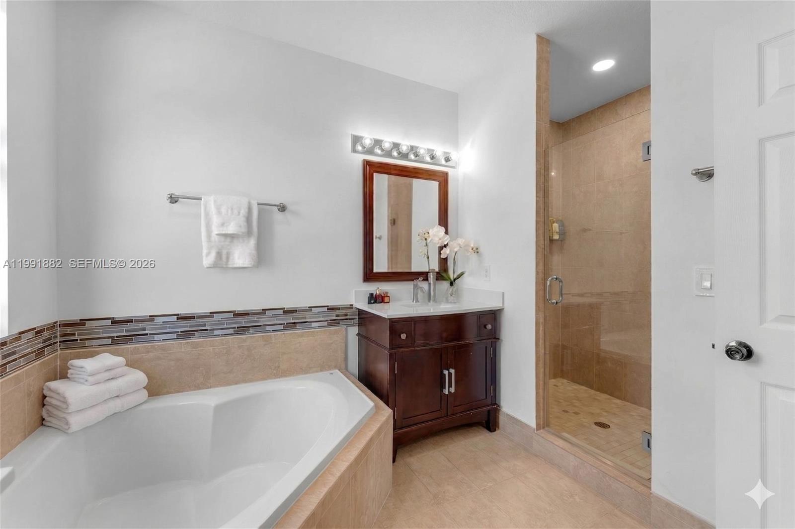 9761 Northwest 9th Street Miami, FL 33172 - Photo 17 of 29