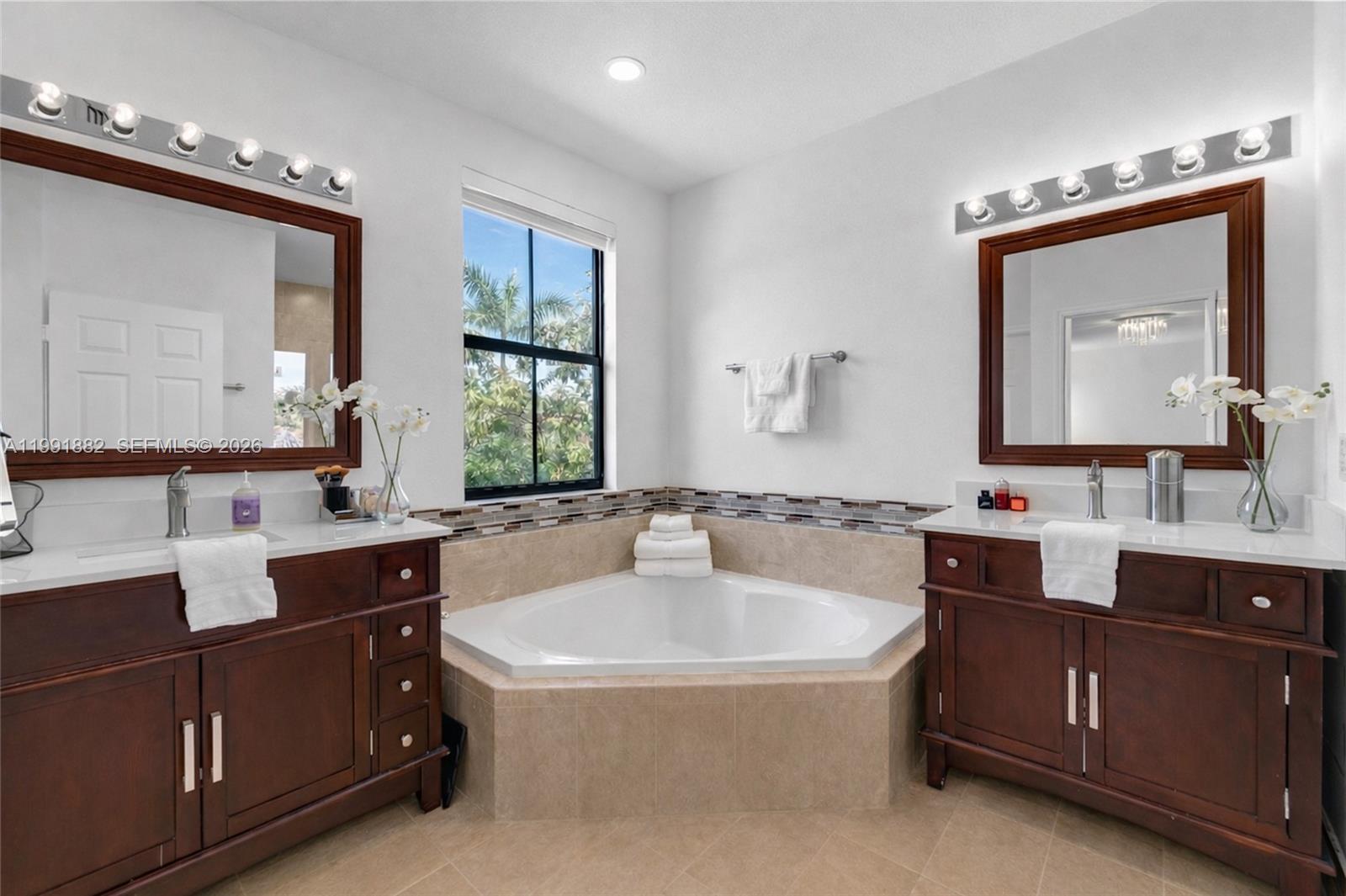 9761 Northwest 9th Street Miami, FL 33172 - Photo 18 of 29